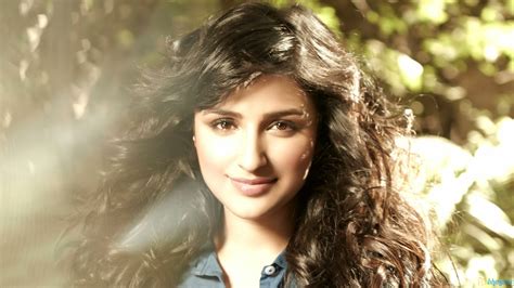 coogled bollywood actress parneeti chopra latest hd pictures
