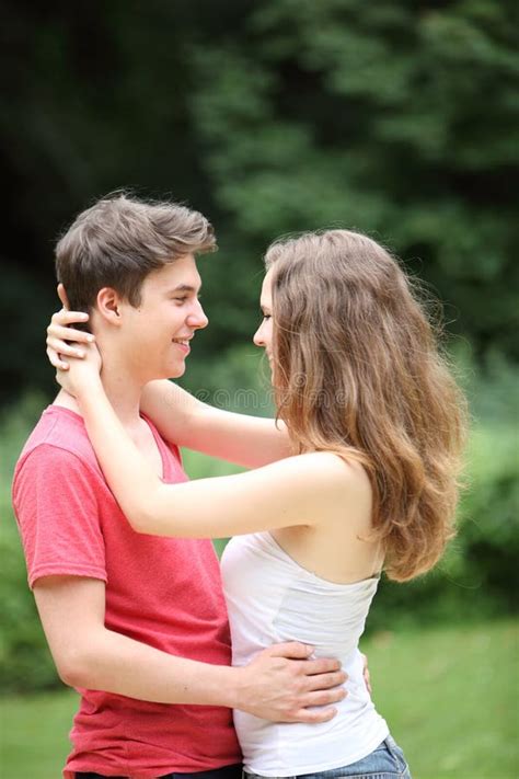 amoureux adolescents romantiques photo stock image du adolescente