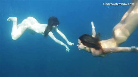 Hotties Naked Alone In The Sea Porntube