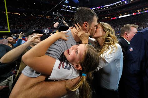 gisele bündchen celebrated at the super bowl like she d never seen the