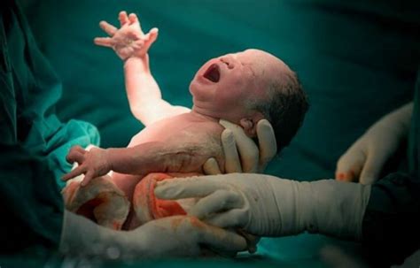 bebé filho de mãe infetada nasce em Évora e teste à infeção é negativo s