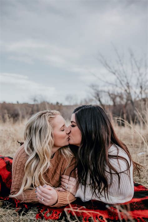 Cute Lesbian Couples Lesbian Engagement Pictures Engagement Photo