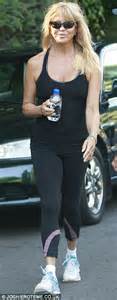 goldie hawn 67 shows off her trim figure as she gets an endorphin