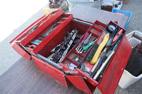 craftsman metal tool box  contents   bodnarus auctioneering