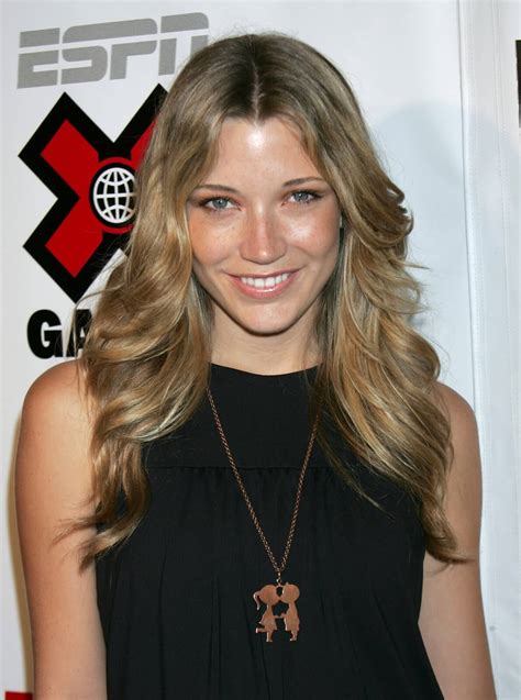 hot pictures  sarah roemer  heaven  earth   comic books