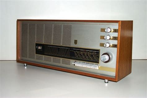 pin op vintage transistor radios