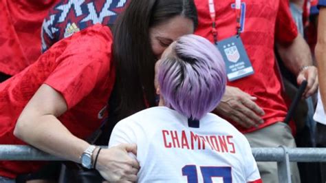 Megan Rapinoe Sue Bird Seal The Women S World Cup Win With A Kiss Cnn