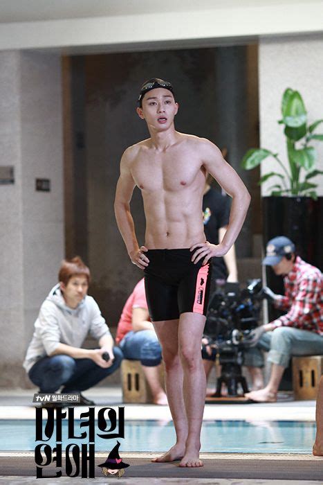 10 Male Korean Actors Who Have Shown Off Their Muscular