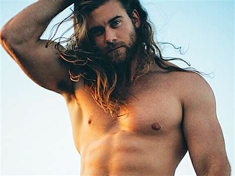 21 Reasons You Should Date A Guy With Long Hair 29secrets