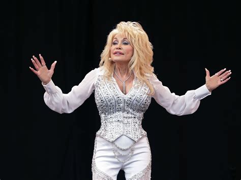 dolly parton mourns uncle who was instrumental in her career