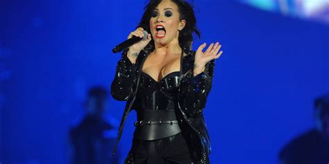 A Nervous Fan Farted On Demi Lovato