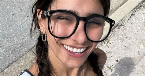 Mia Khalifa Sends Her Pornhub Fans Into Frenzy With X Rated Mother S
