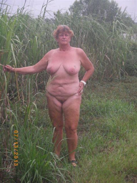 sexy nude older lady posing outdoors mature porn pics