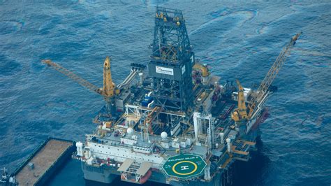 bp sends  drilling rigs   gulf  mexico    grist