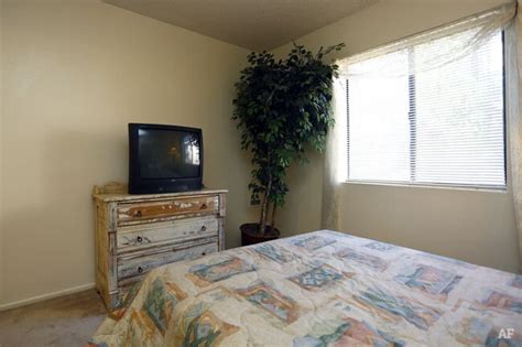 country creek apartments    ave glendale az  apartment finder