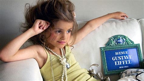 una firma francesa lanza una línea de lencería sexy para niñas de 4 a 10 años strambotic