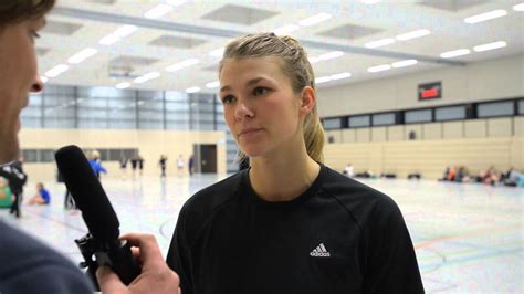 Tess Wester blickt auf Spiel in Trier voraus - YouTube