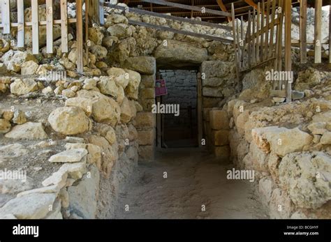 entrance  mycenaean tholos beehive tomb dating  bc  tzanata  poros   greek