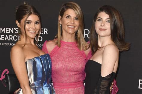 Lori Loughlins Youtube Star Daughter Trolled Relentlessly After Us Pay