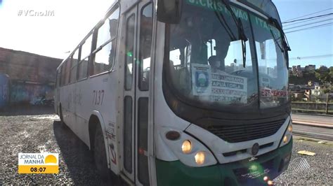 passageiros de ônibus são assaltados no bairro de itapuã em salvador