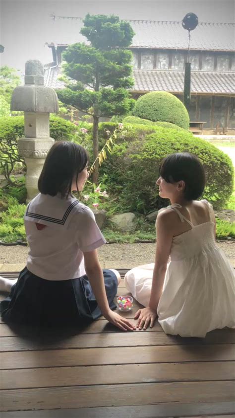 夏の縁側で飴玉を口に入れてあげる女の子と女の子の動画です。ご査収ください。 長谷川圭佑⌘制服写真家 Hasegawa Keisxx