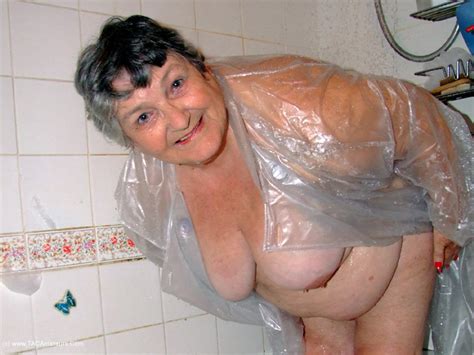 grandmalibby fun in the shower