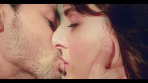 Latest Bollywood Movie Hot Sexiest Kissing Romantic Kissing Scene