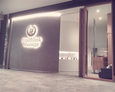 healthlink massage coomera shop  westfield shopping centre