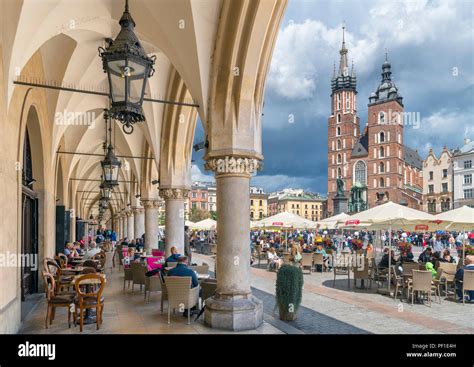 krakow  town view  st marys basilica   main square rynek
