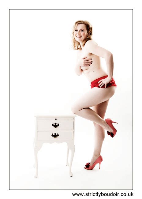 boudoir photography cheeky pin up style strictly boudoir