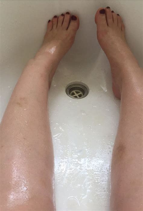 girl shares image of herself stuck in the bath you won t