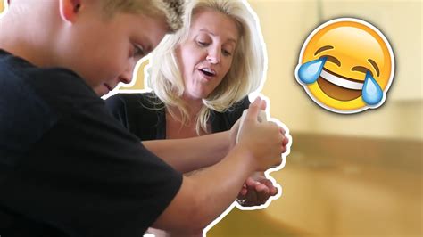 ways  prank moms   pranks youtube