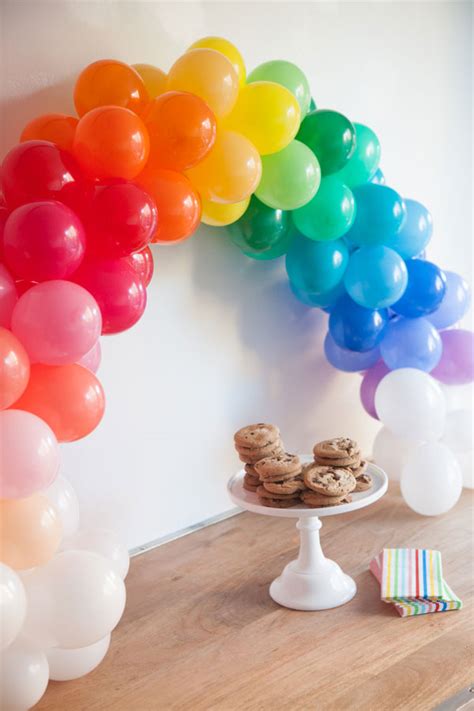 mini rainbow balloon arch diy