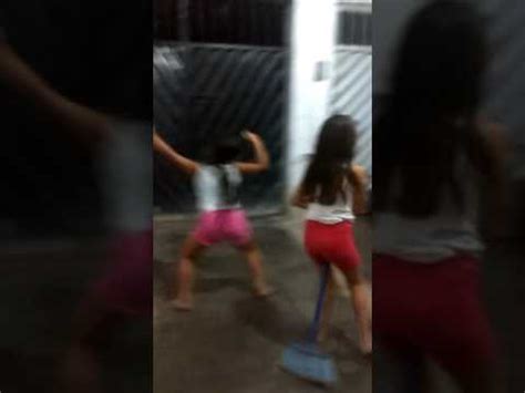 menina de   deanos dancando  fazendo palhacada youtube