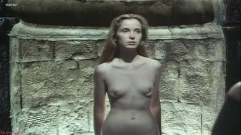 julie delpy nude she went full frontal at 18 years old 75 pics