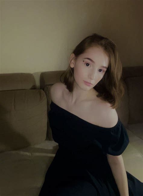 Monika Venturi Profile Stripchat Webcam Model Camwox