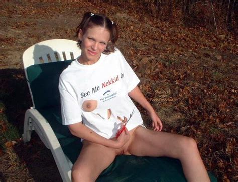 Girl Sitting Pantyless Outdoor November 2002 Voyeur