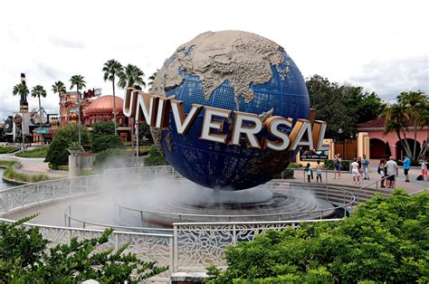 universal studios hollywood  orlando theme parks extend closures