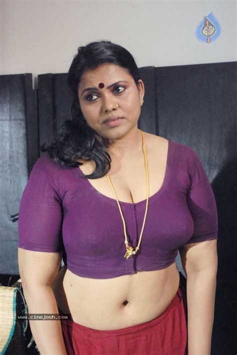 hot indian girl wearing saree tight low cut blouse photo