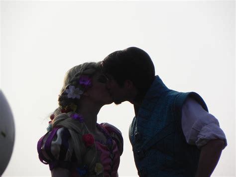 Rapunzel And Flynn Kiss Rapunzel And Flynn Rider Are