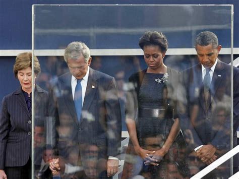 o presidente barack obama e o ex presidente george w bush