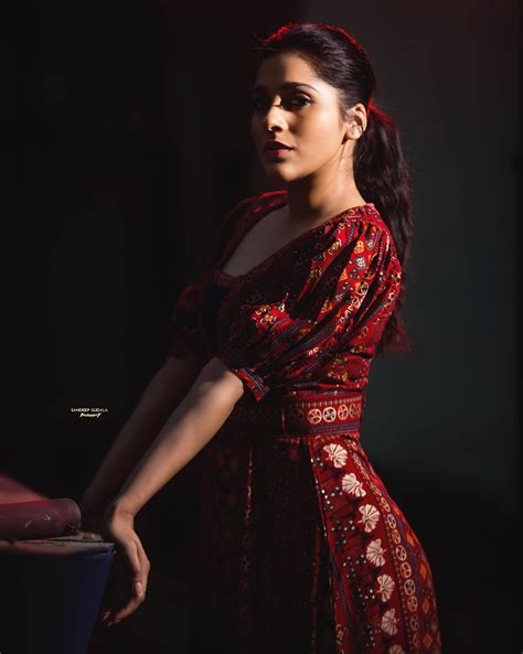 Anchor Rashmi Gautam New Sexy Pose Stills Navel Queens