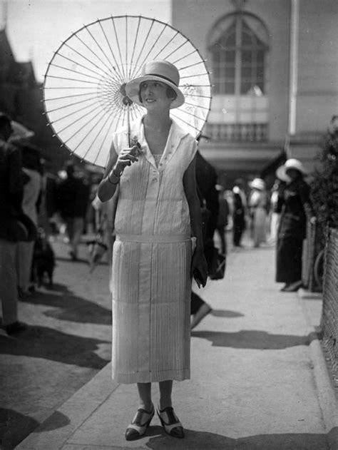 50 fabulous vintage photos that show women s street style from the