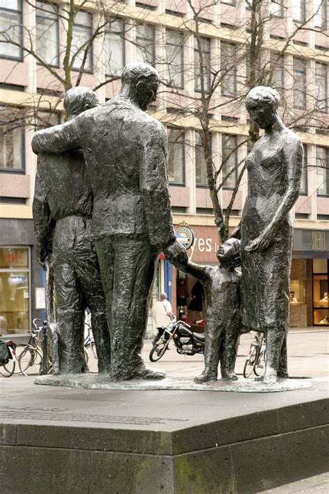 monument voor alle gevallenen   sculpture international rotterdam