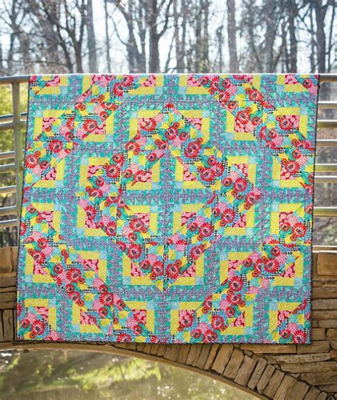 give  quilt pizzazz   large floral print quilting digest