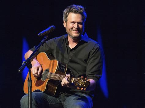 blake shelton named people s sexiest man alive 2017 chicago tribune