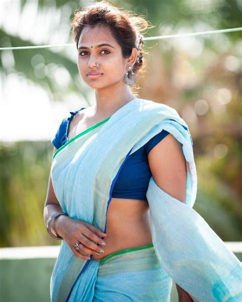 ramya pandian s hot sarees photo shoot pics go viral
