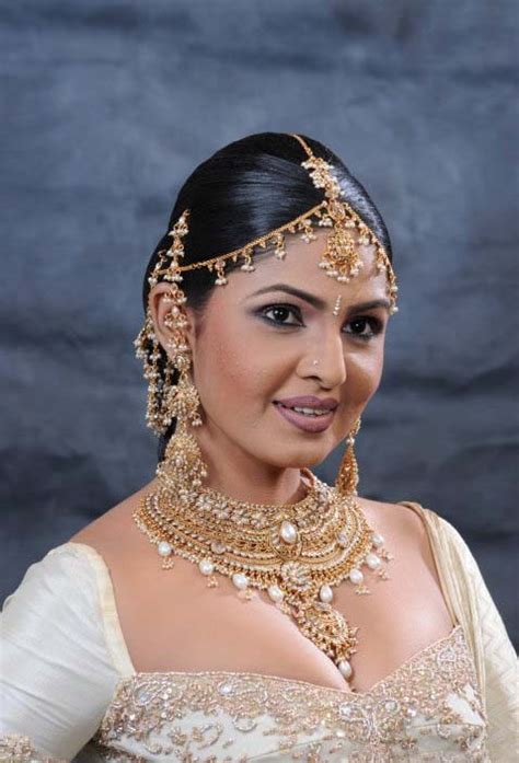 Stills Of Top Sri Lankan Actress Dulani Anuradha ~ Top