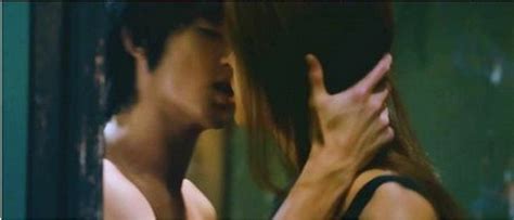 Netizens Notice Kim Soo Hyun S Kissing Habit Soompi