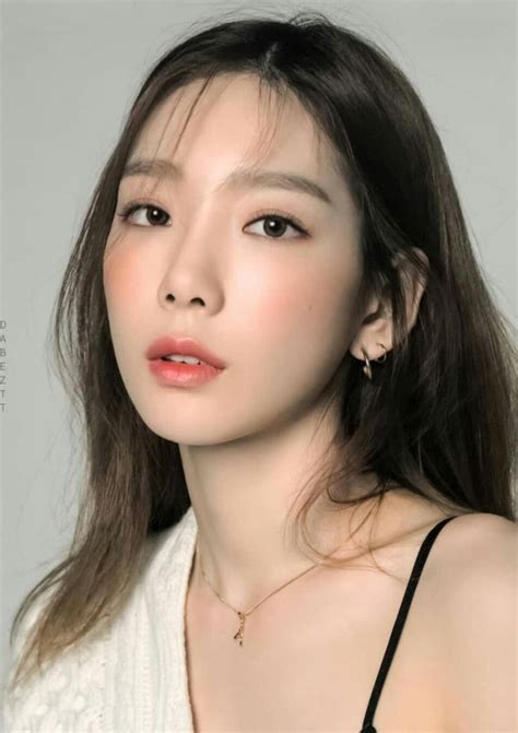 asian beauty에 있는 robert frailey님의 핀 2019 소녀시대 윤아 및